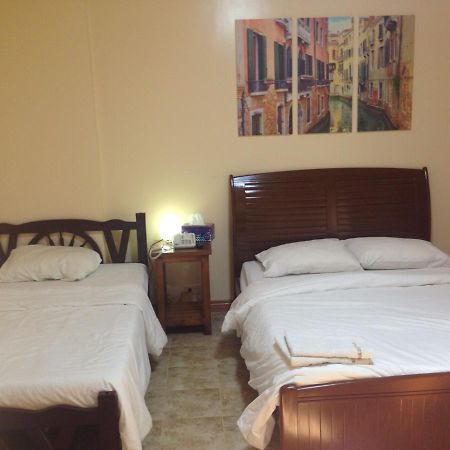 Makati Suites At Travelers Inn Makati City ภายนอก รูปภาพ