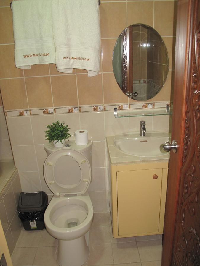 Makati Suites At Travelers Inn Makati City ภายนอก รูปภาพ
