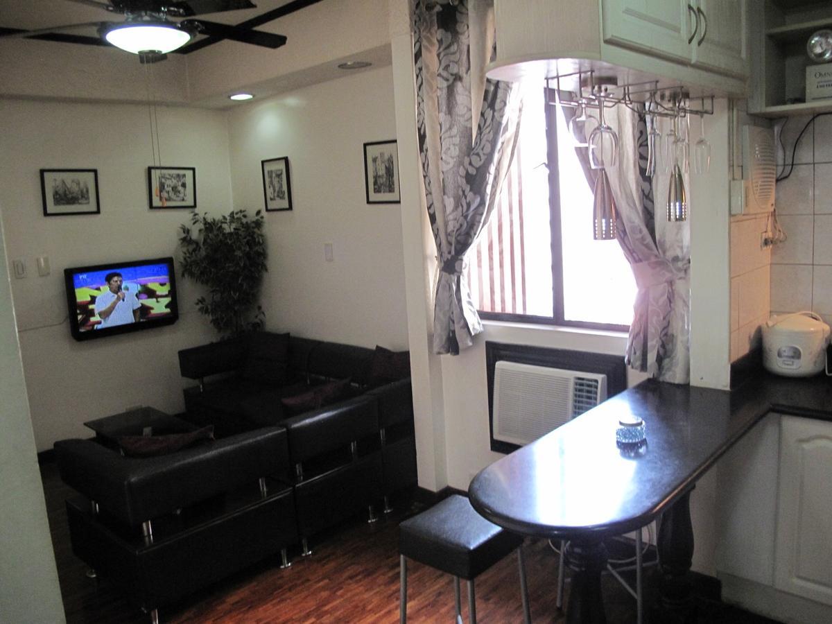 Makati Suites At Travelers Inn Makati City ภายนอก รูปภาพ