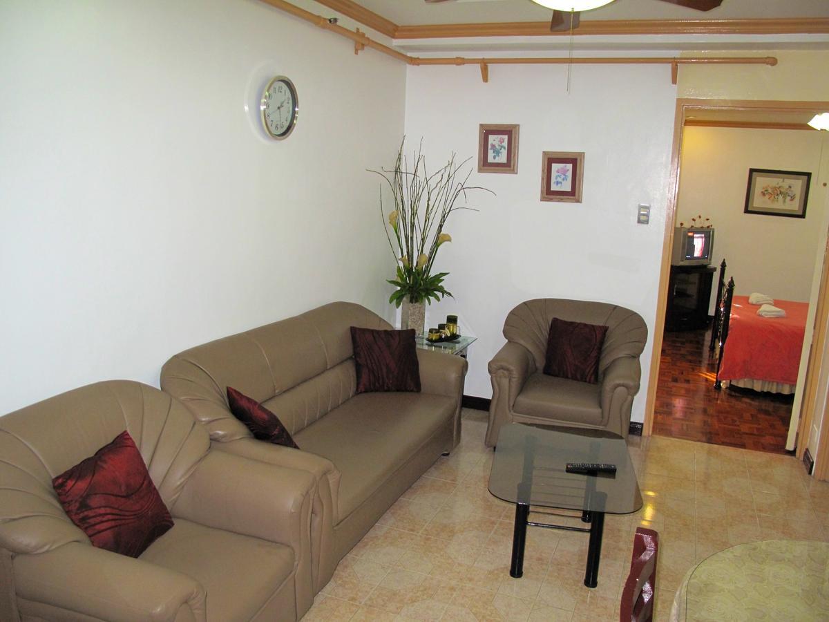 Makati Suites At Travelers Inn Makati City ภายนอก รูปภาพ