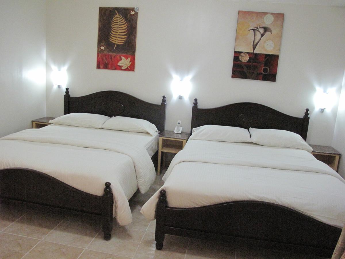 Makati Suites At Travelers Inn Makati City ภายนอก รูปภาพ