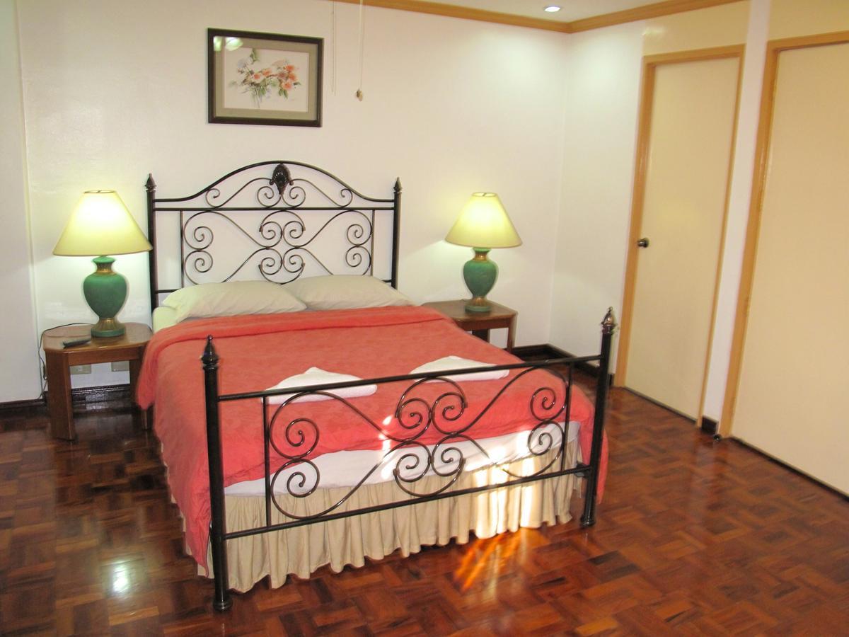 Makati Suites At Travelers Inn Makati City ภายนอก รูปภาพ