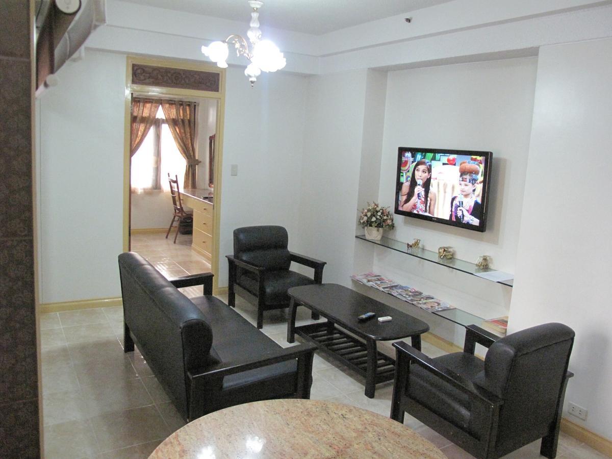Makati Suites At Travelers Inn Makati City ภายนอก รูปภาพ