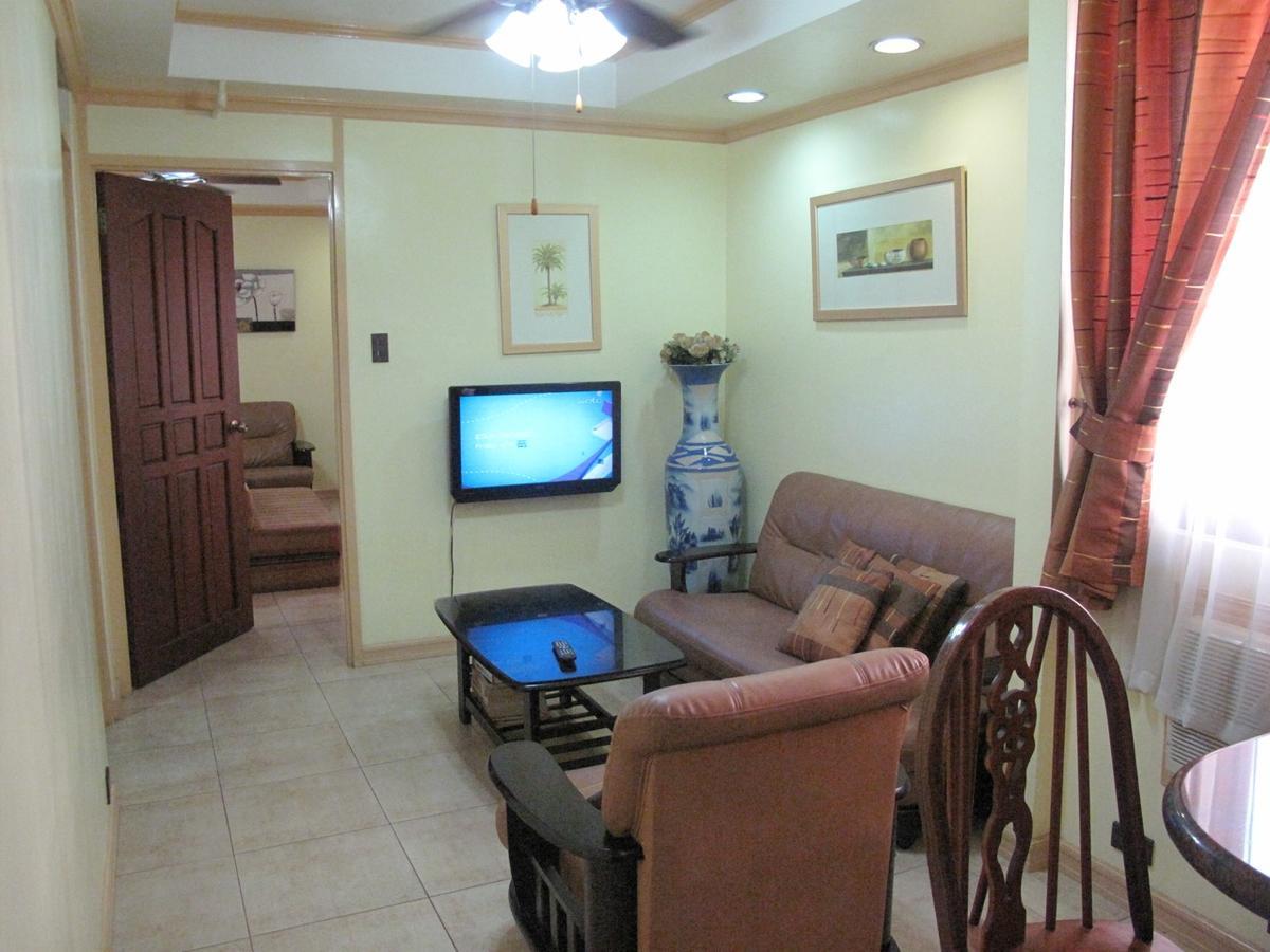Makati Suites At Travelers Inn Makati City ภายนอก รูปภาพ