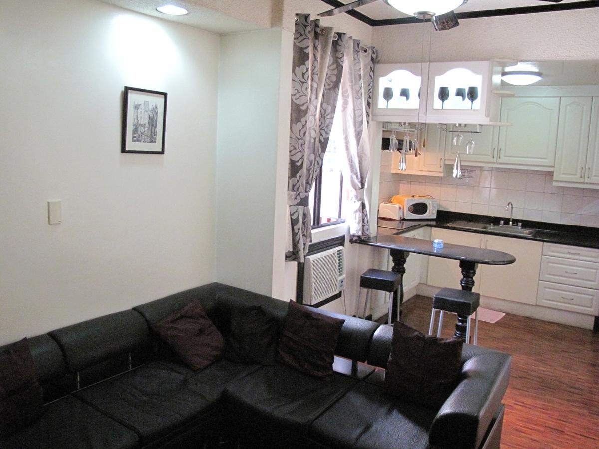 Makati Suites At Travelers Inn Makati City ภายนอก รูปภาพ