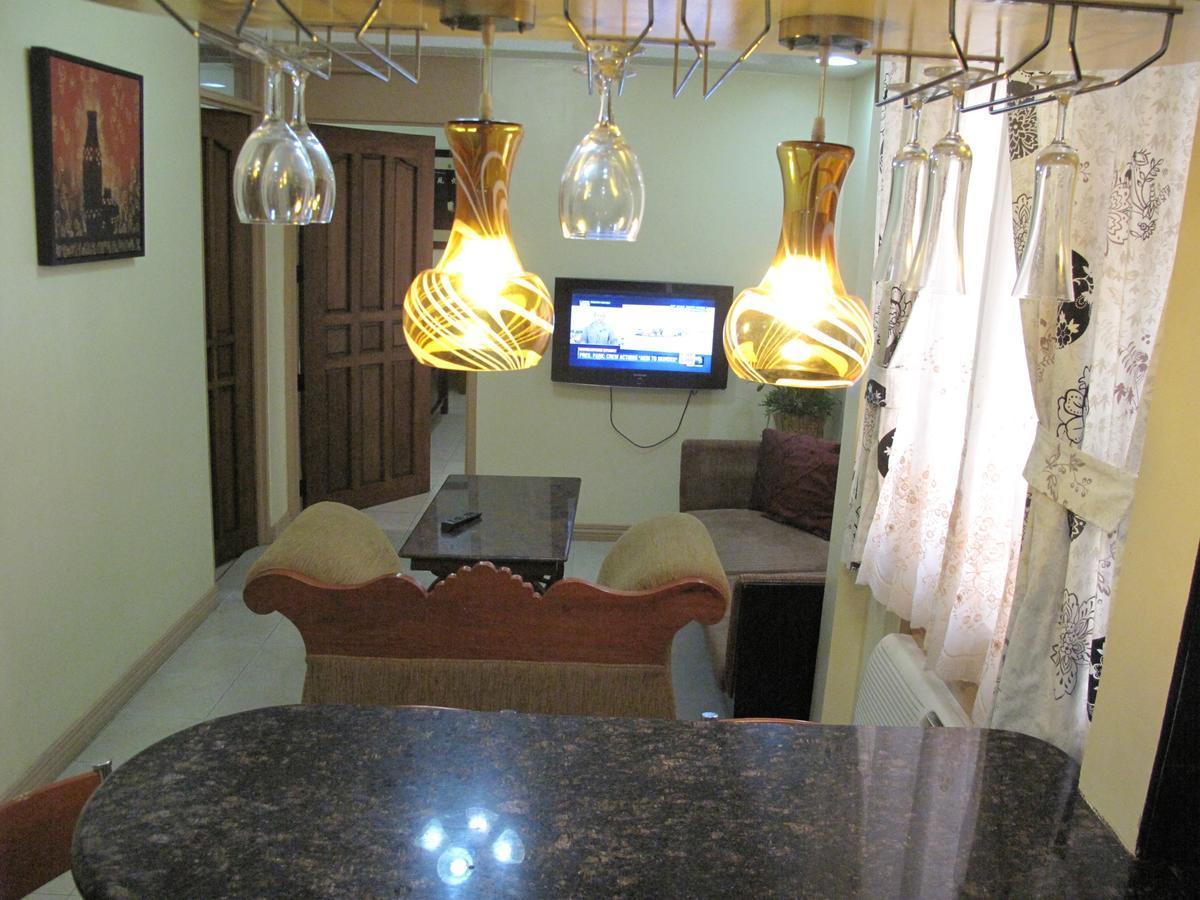 Makati Suites At Travelers Inn Makati City ภายนอก รูปภาพ