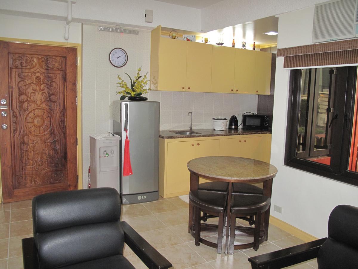 Makati Suites At Travelers Inn Makati City ภายนอก รูปภาพ