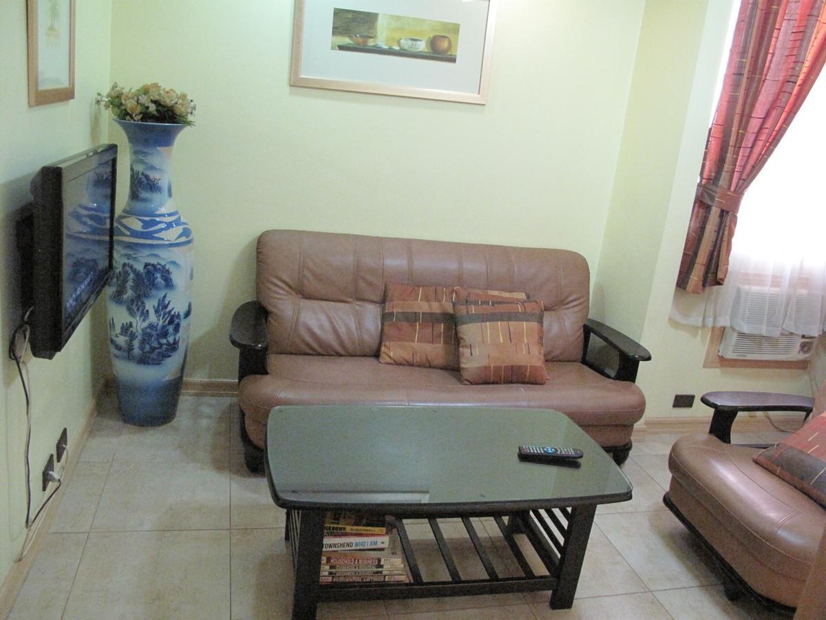 Makati Suites At Travelers Inn Makati City ภายนอก รูปภาพ