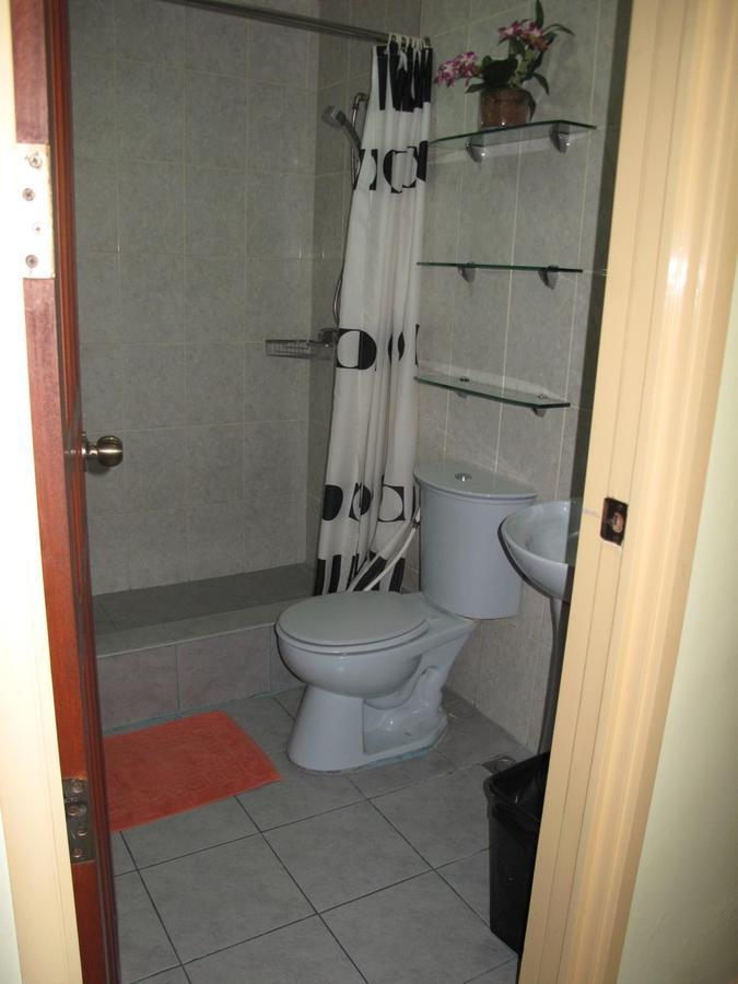 Makati Suites At Travelers Inn Makati City ภายนอก รูปภาพ